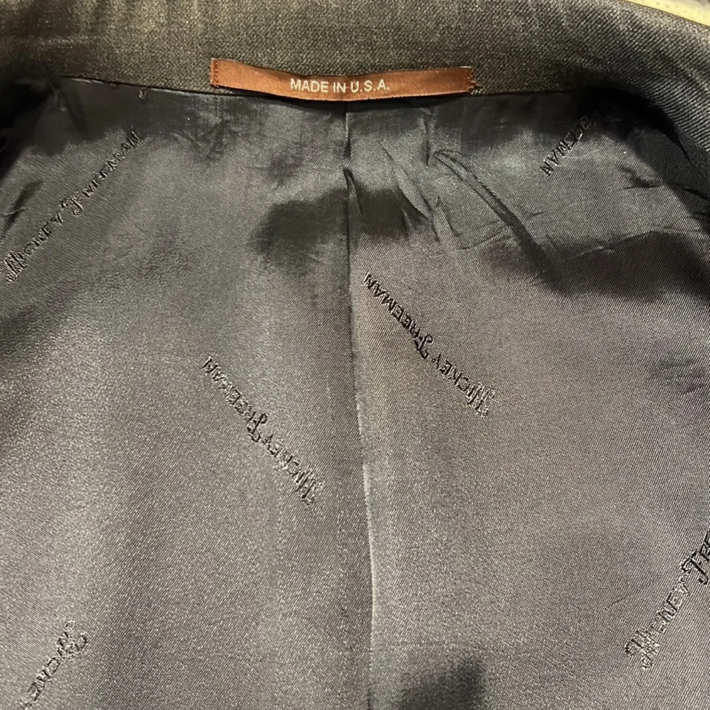 Hickey Freeman Charcoal Grey 100% wool with functional cuffs - Picture 2 of 10